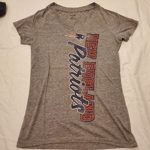 New England Patriots NFL Women's Fitted Nneck sz M - very soft and stretchy!